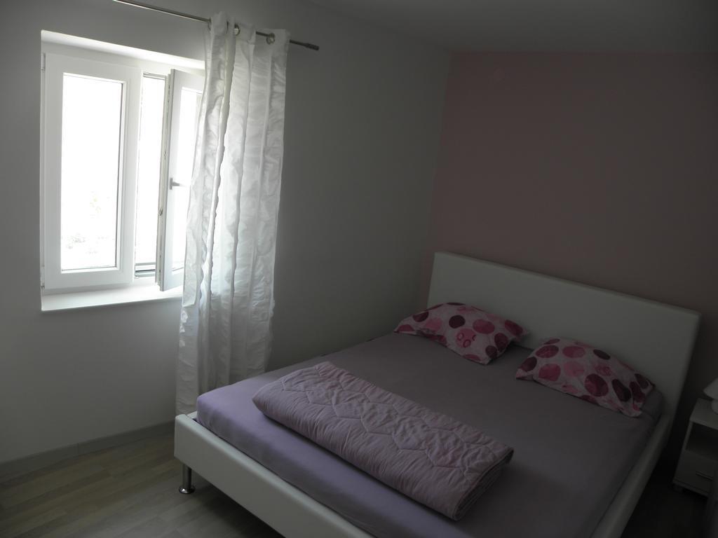 Apartment Jartic Betina  Bilik gambar