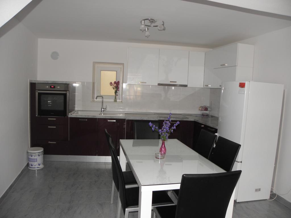 Apartment Jartic Betina  Bilik gambar