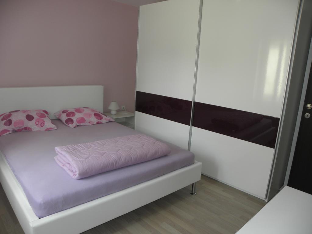Apartment Jartic Betina  Bilik gambar